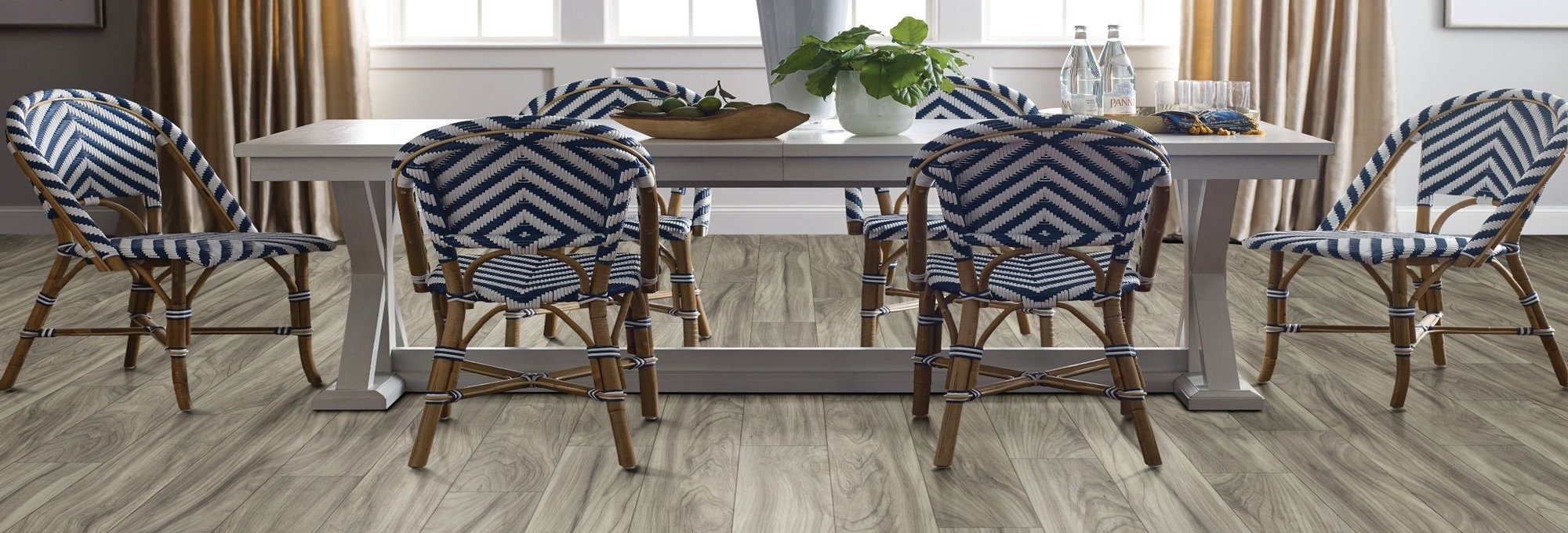 6 chairs to a table on laminate floor - craftsmancfc